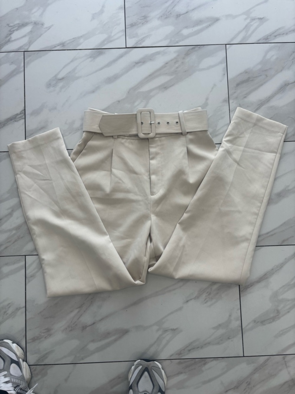 Zara Beige High-Waist Belted Tapered Chinos - Picture 4 of 7